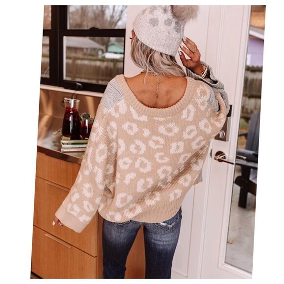 V-NECK Sweater in Camel and Dove Gray - Picture 5 of 12